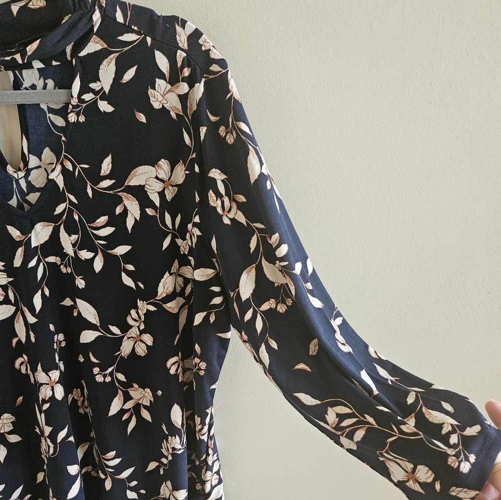 Torrid Black & Tan Floral Blouse - Picture 3 of 8